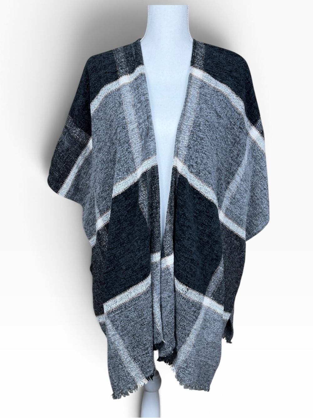 NWT Nine West open-front black and gray plaid poncho. So cozy and soft.